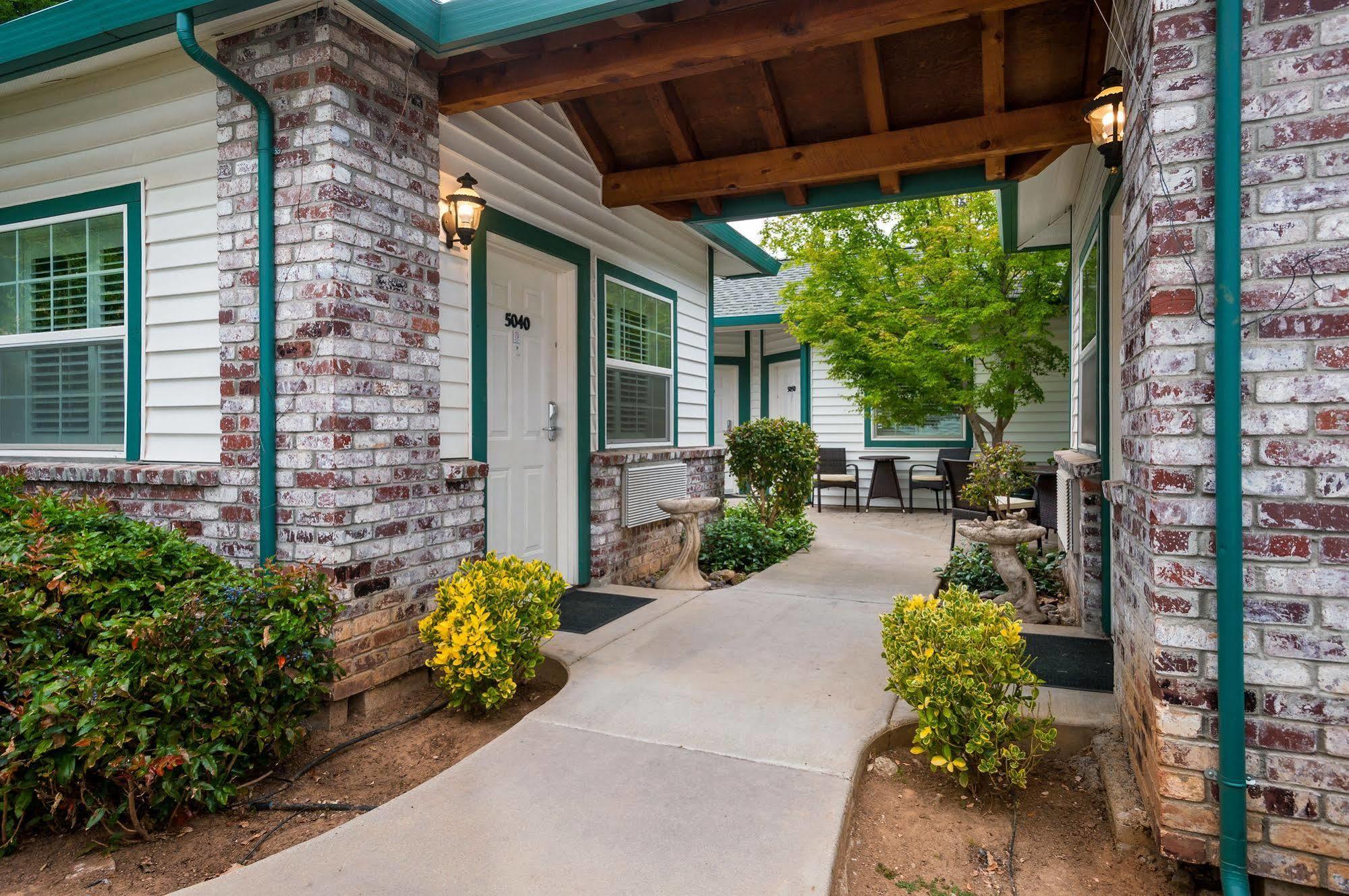 Grass Valley Courtyard Suites Ngoại thất bức ảnh